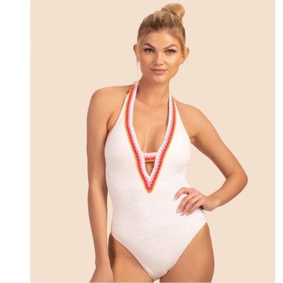 New Trina Turk WHITE Tulum Plunge
Malliot Halter One-Piece Swimsuit US 6 white - Picture 13 of 16